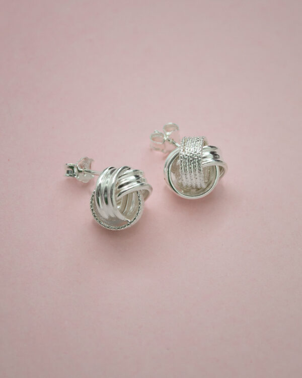 Aretes